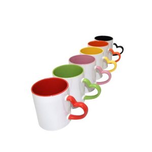 Cana alba cu interior si toarta color in forma de inima personalizata